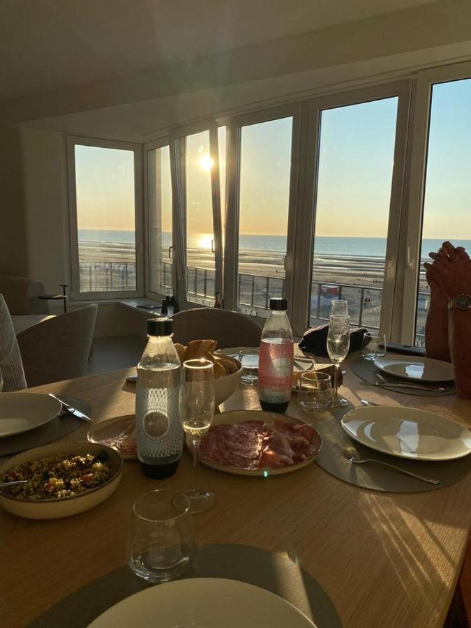 Appartamento Zeedijk Oostduinkerke Frontaal Zeezicht - Volledig Gerenoveerd 2022! Esterno foto